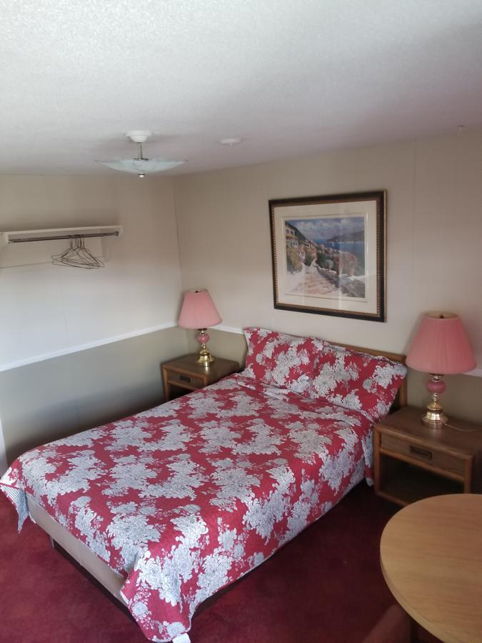 Orono Twin Oaks Motel מראה חיצוני תמונה
