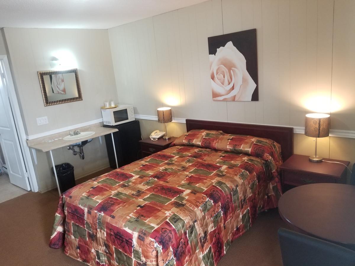 Orono Twin Oaks Motel מראה חיצוני תמונה